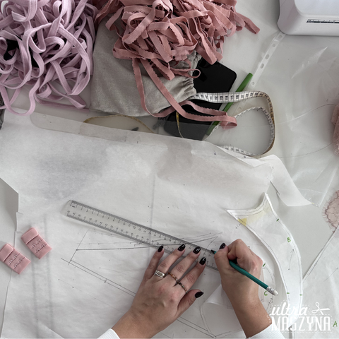 Projektowanie i szycie bielizny poziom 3: biustonosz z fiszbiną