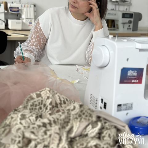 Projektowanie i szycie bielizny poziom 3: biustonosz z fiszbiną