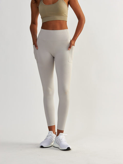 Kompresyjne Jasnoszare Legginsy z Kieszeniami - Lift Me Up