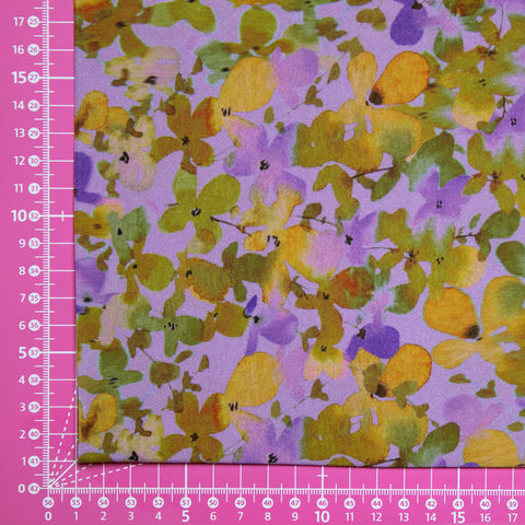 Wiskoza elastyczna żółtozielone kwiaty na fiolecie