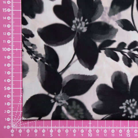 Bawełna z wiskozą czarne kwiaty na beżu