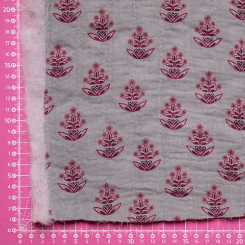 Tkanina pikowana dwustronna kwiaty na zgaszonym różu i zgaszonej szałwii