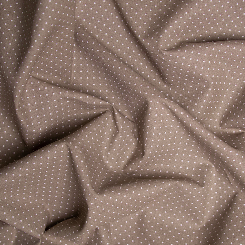 Popelina w drobne kropeczki na tle kawy z mlekiem