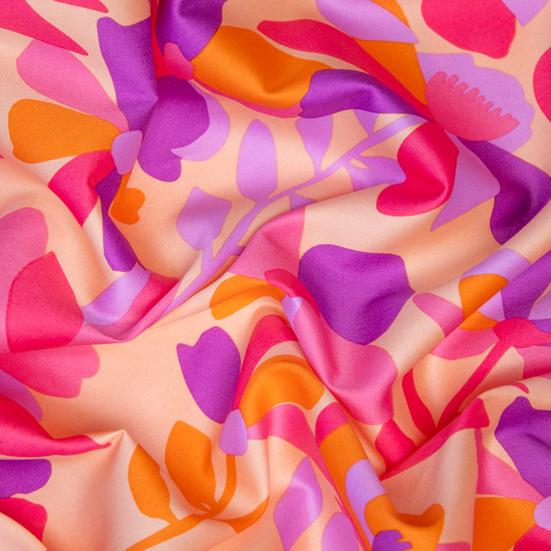 Bawełna satynowa kolorowe kwiaty na brzoskwiniowym