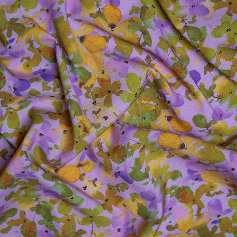 Wiskoza elastyczna żółtozielone kwiaty na fiolecie