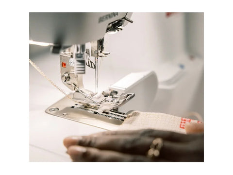 Cover Renderka Bernina L-620 nawlekany powietrzem