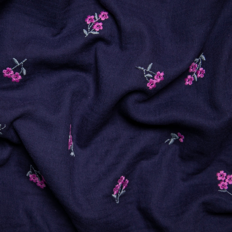 Muślin bawełniany haftowane kwiaty granacie