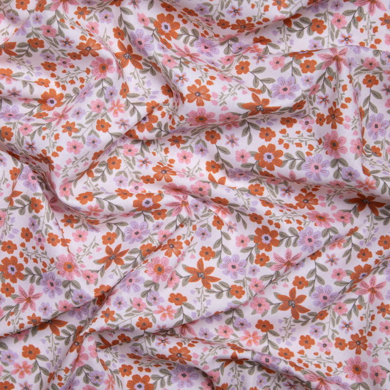 Popelina pomarańczowe i fioletowe kwiaty na złamanej bieli GOTS