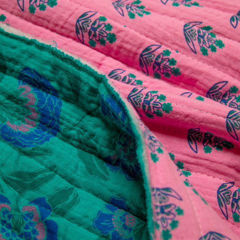 Tkanina pikowana dwustronna kwiaty na turkusie i różu