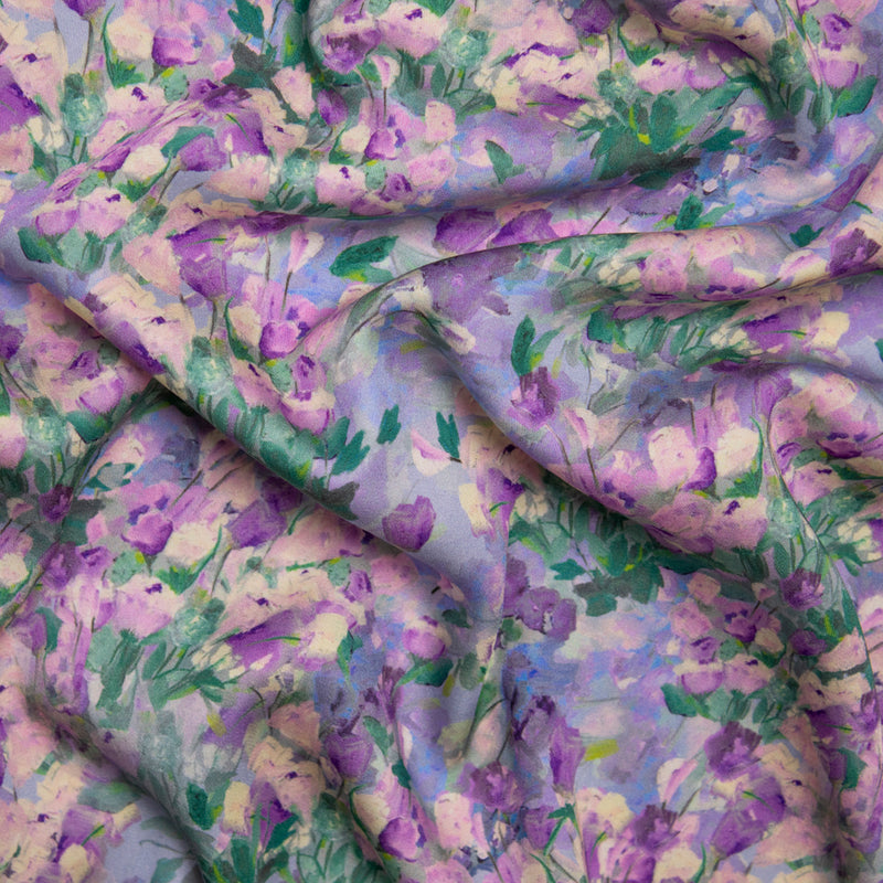 Wiskoza satynowa kwiaty na fiolecie